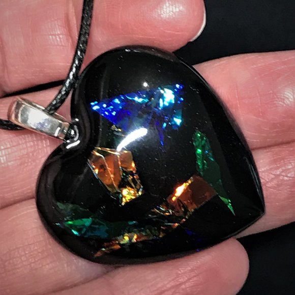 NWOT Resin Heart Pendant,  Heart Necklace, - Picture 4 of 15